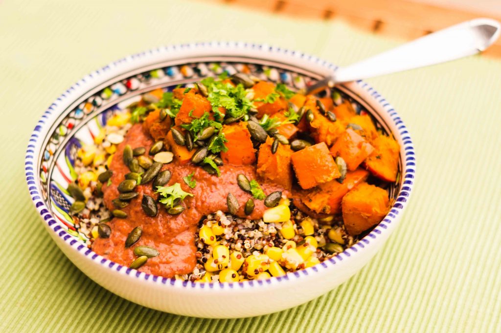Quinoa-Salat mit Kürbis und Salsa