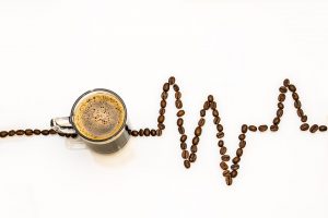 Kaffeetasse mit Herzrhythmus-Aufzeichnung