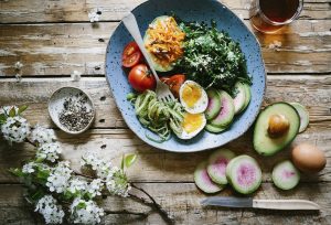 Bowl mit Gemüse und Ei - Ernährungsberatung Luisa Beerling